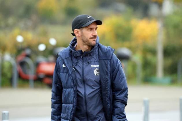 Freiburg, Deutschland 22. Oktober 2025: Abschlusstraining vor Fussball-Europa-League gegen FC Utrecht - 22.10.2025 Im Bild: Trainer Julian Schuster (SC Freiburg) Europapark-Stadion Baden Württemberg Copyright: xFotostandx xHettichx