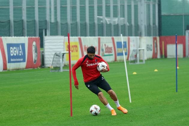 Freiburg, Deutschland 22. Oktober 2025: Abschlusstraining vor Fussball-Europa-League gegen FC Utrecht - 22.10.2025 Im Bild: Vincenzo Grifo (SC Freiburg) Europapark-Stadion Baden Württemberg Copyright: xFotostandx xHettichx