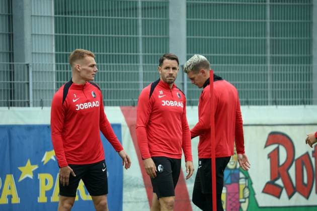 Freiburg, Deutschland 22. Oktober 2025: Abschlusstraining vor Fussball-Europa-League gegen FC Utrecht - 22.10.2025 Im Bild: v.li. Philipp Lienhart (SC Freiburg), Christian Günter Guenter (SC Freiburg). Matthias Ginter (SC Freiburg) Europapark-Stadion Baden Württemberg Copyright: xFotostandx xHettichx