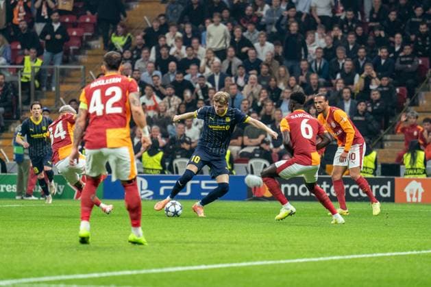 Galatasaray AS V FK Bodo Glimt - UEFA Champions League 2025 26 League Phase MD3 Jens Petter Hauge of FK Bodo Glimt is challenged by Davinson Sanchez of Galatasaray SK during the UEFA Champions League match between Galatasaray and Bodo Glimt at the Rams Park in Istanbul, Turkey, on October 22, 2025. Istanbul Istanbul Turkey  Copyright: xYagizxGurtugx originalFilename:gurtug-galatasa251022_nppTy.jpg
