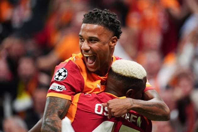 Galatasaray v Bodo Glimt - UEFA Champions League ISTANBUL, TURKIYE – OCTOBER 22: Victor Osimhen of Galatasaray celebrates with his team mates after scoring goal during the UEFA Champions League third-week match between Galatasaray and Bodo Glimt at RAMS Park in Istanbul, Turkiye on October 22, 2025. Bunyamin Celik Anadolu Istanbul Turkey. Editorial use only. Please get in touch for any other usage.  Copyright: x2025xAnadoluxBunyaminxCelikx