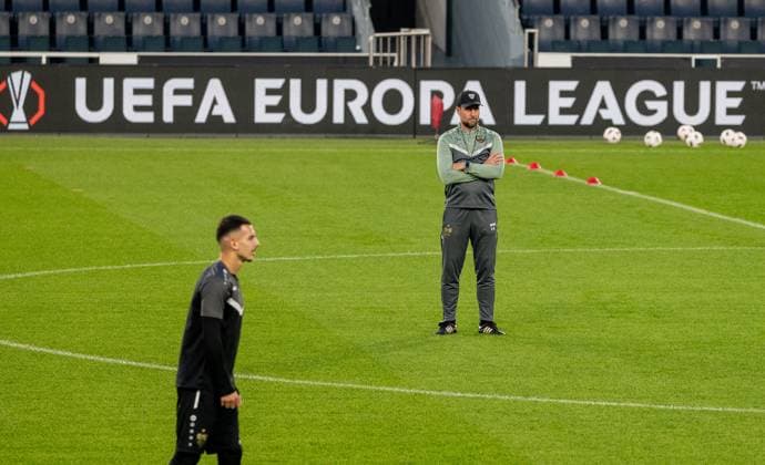 Istanbul , Euro League Fenerbahce vs. VfB Stuttgart , PK Pressekonferenz und Training , Sebastian Hoeneß