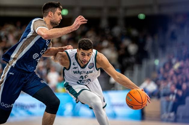BCL: MLP Academics Heidelberg - Legia Warszawa; 22.10.2025 Carl Ponsar (42; Legia Warszawa) defends closely as Mateo Seric (21; MLP Academics Heidelberg) dribbles the ball Basketball Champions League: MLP Academics Heidelberg – Legia Warszawa, 22.10.2025 at SNP-Dome, Heidelberg. Copyright: xBEAUTIFULxSPORTS Gelhardtx