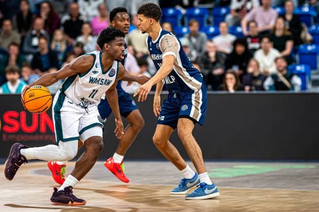 BCL: MLP Academics Heidelberg - Legia Warszawa; 22.10.2025 Ben Shungu (11; Legia Warszawa) dribbles against DJ Horne (0; MLP Academics Heidelberg) and Samuell Williamson (10; MLP Academics Heidelberg) defends Basketball Champions League: MLP Academics Heidelberg – Legia Warszawa, 22.10.2025 at SNP-Dome, Heidelberg. Copyright: xBEAUTIFULxSPORTS Gelhardtx
