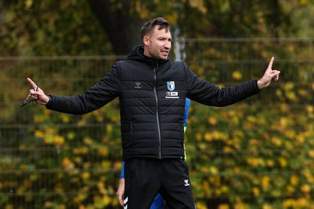 Trainer Pascal Ibold (1. FC Magdeburg) - 2. Fußball Bundesliga Saison 2025-2026 Training 1. FC Magdeburg an der Avnet Arena in Magdeburg - Fußball,Mann,Männer,Deutschland,22.10.2025