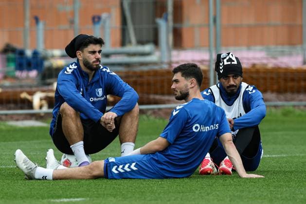 v.l. Abu-Bekir Ömer El-Zein (1. FC Magdeburg,14), Samuel Loric (1. FC Magdeburg,2), Rayan Ghrieb (1. FC Magdeburg,29) - 2. Fußball Bundesliga Saison 2025-2026 Training 1. FC Magdeburg an der Avnet Arena in Magdeburg - Fußball,Mann,Männer,Deutschland,22.10.2025