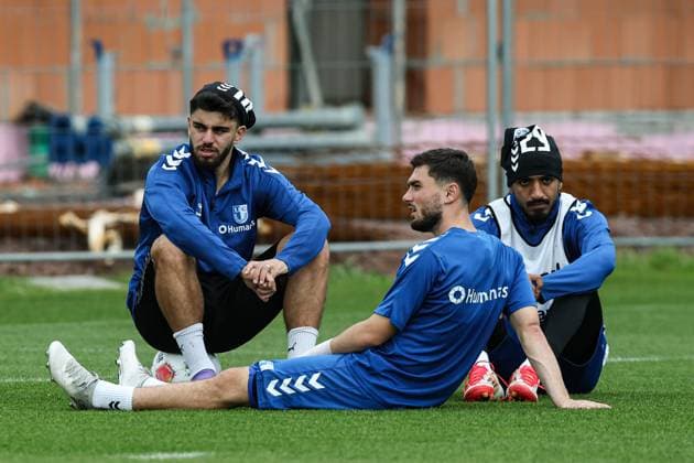 v.l. Abu-Bekir Ömer El-Zein (1. FC Magdeburg,14), Samuel Loric (1. FC Magdeburg,2), Rayan Ghrieb (1. FC Magdeburg,29) - 2. Fußball Bundesliga Saison 2025-2026 Training 1. FC Magdeburg an der Avnet Arena in Magdeburg - Fußball,Mann,Männer,Deutschland,22.10.2025