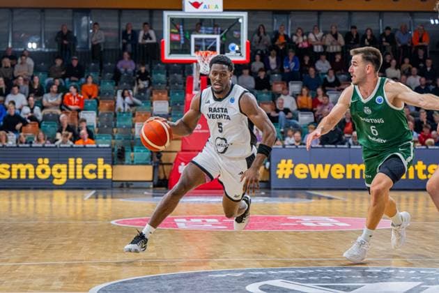 Basketball FIBA Europe Cup, Saison 2025 2026, Herren, Hauptrunde, Gruppenphase, 2. Spieltag, 22.10.2025, RASTA Vechta - Sporting CP Lisabon TJ Bamba ( 5 - RASTA Vechta) in Aktion Vechta RASTA Dome Niedersachsen Deutschland
