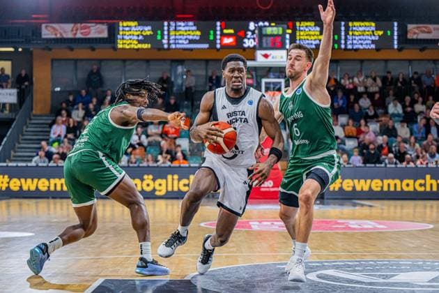 Basketball FIBA Europe Cup, Saison 2025 2026, Herren, Hauptrunde, Gruppenphase, 2. Spieltag, 22.10.2025, RASTA Vechta - Sporting CP Lisabon TJ Bamba ( 5 - RASTA Vechta) in Aktion Vechta RASTA Dome Niedersachsen Deutschland