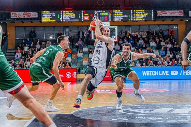 Basketball FIBA Europe Cup, Saison 2025 2026, Herren, Hauptrunde, Gruppenphase, 2. Spieltag, 22.10.2025, RASTA Vechta - Sporting CP Lisabon Tommy Kuhse ( 12 - RASTA Vechta) in Aktion Vechta RASTA Dome Niedersachsen Deutschland