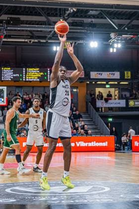 Basketball FIBA Europe Cup, Saison 2025 2026, Herren, Hauptrunde, Gruppenphase, 2. Spieltag, 22.10.2025, RASTA Vechta - Sporting CP Lisabon Malcolm Dandridge ( 23 - RASTA Vechta) in Aktion Vechta RASTA Dome Niedersachsen Deutschland