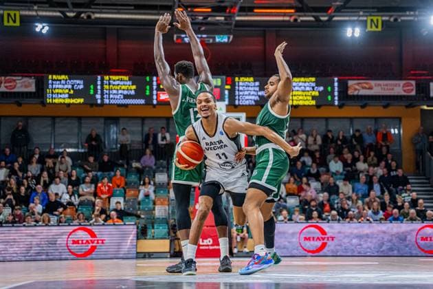 Basketball FIBA Europe Cup, Saison 2025 2026, Herren, Hauptrunde, Gruppenphase, 2. Spieltag, 22.10.2025, RASTA Vechta - Sporting CP Lisabon Alonzo Verge ( 11 - RASTA Vechta) in Aktion Vechta RASTA Dome Niedersachsen Deutschland