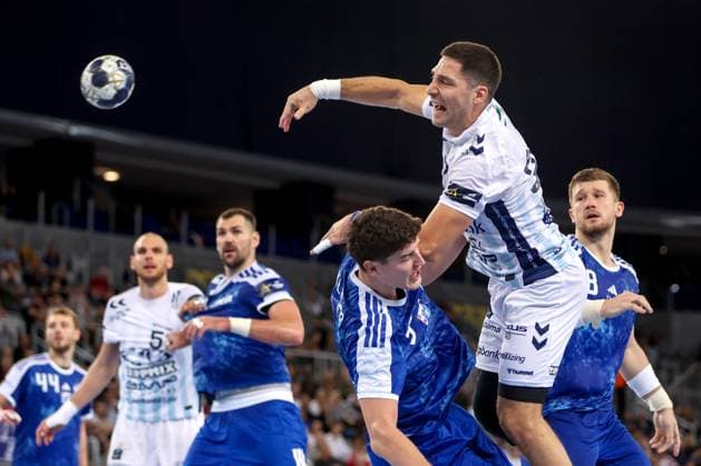 HC Zagreb v OTP Bank Pick Szeged: EHF Champions League Lazar Kukic of Pick Szeged shoots whilst under pressure from Luka Lovre Klarica of HC Zagreb during the Men s EHF Champions League group B match between HC Zagreb and OTP Bank Pick Szeged at Arena Zagreb on October 22, 2025. in Zagreb, Croatia.  IgorxKralj PIXSELL