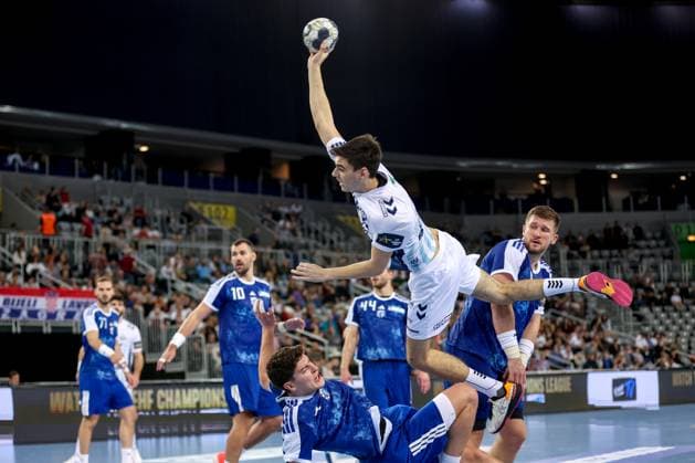 HC Zagreb v OTP Bank Pick Szeged: EHF Champions League Mate Fazekas of Pick Szeget shoots whilst under pressure from Luka Lovre Klarica of HC Zagreb during the Men s EHF Champions League group B match between HC Zagreb and OTP Bank Pick Szeged at Arena Zagreb on October 22, 2025. in Zagreb, Croatia.  IgorxKralj PIXSELL