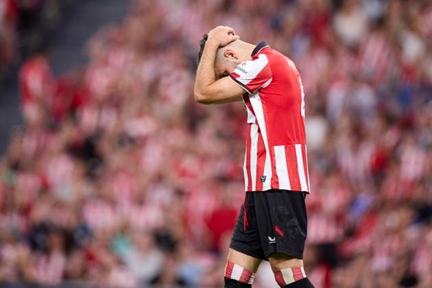 October 22, 2025, Bilbao, Vizcaya, SPAIN: Aitor Paredes of Athletic Club reacts during the UEFA Champions League 2025-26 League Phase MD3 match between Athletic Club and Qarabag FK at San Mames on October 22, 2025, in Bilbao, Spain. Bilbao SPAIN - ZUMAa181 20251022_zaa_a181_084 Copyright: xRicardoxLarreinax