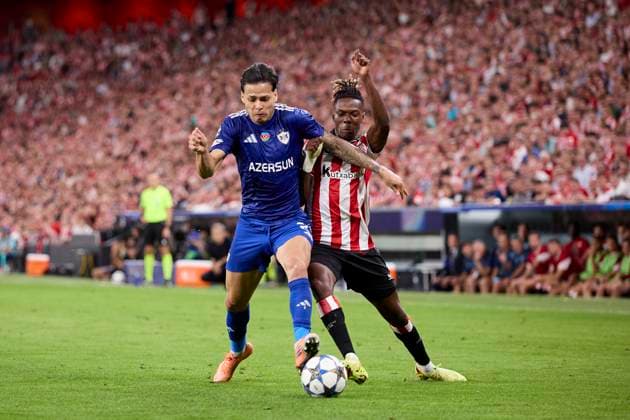 October 22, 2025, Bilbao, Vizcaya, SPAIN: Matheus Silva of Qarabag FK competes for the ball with Nico Williams of Athletic Club during the UEFA Champions League 2025-26 League Phase MD3 match between Athletic Club and Qarabag FK at San Mames on October 22, 2025, in Bilbao, Spain. Bilbao SPAIN - ZUMAa181 20251022_zaa_a181_090 Copyright: xRicardoxLarreinax