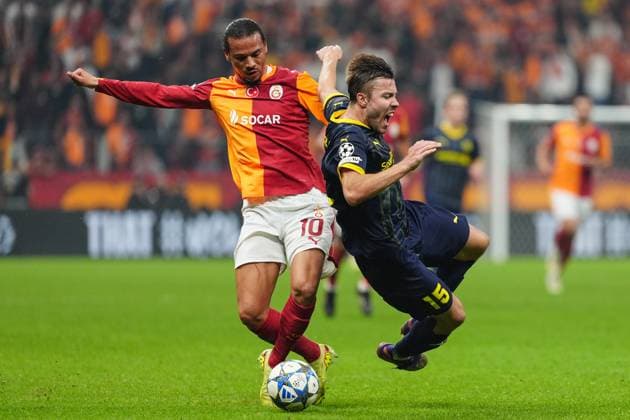 Galatasaray v Bodo Glimt - UEFA Champions League ISTANBUL, TURKIYE - OCTOBER 22: Leroy Sane (L) of Galatasaray in action against Fredrik Andre Bjorkan (R) of Bodo Glimt during the UEFA Champions League third-week football match between Galatasaray and Bodo Glimt at RAMS Park in Istanbul, Turkiye on October 22, 2025. Bunyamin Celik Anadolu Istanbul Turkey. Editorial use only. Please get in touch for any other usage.  Copyright: x2025xAnadoluxBunyaminxCelikx