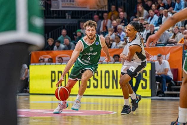 Basketball FIBA Europe Cup, Saison 2025 2026, Herren, Hauptrunde, Gruppenphase, 2. Spieltag, 22.10.2025, RASTA Vechta - Sporting CP Lisabon Miguel Correia ( 4 - Sporting CP) in Aktion Vechta RASTA Dome Niedersachsen Deutschland
