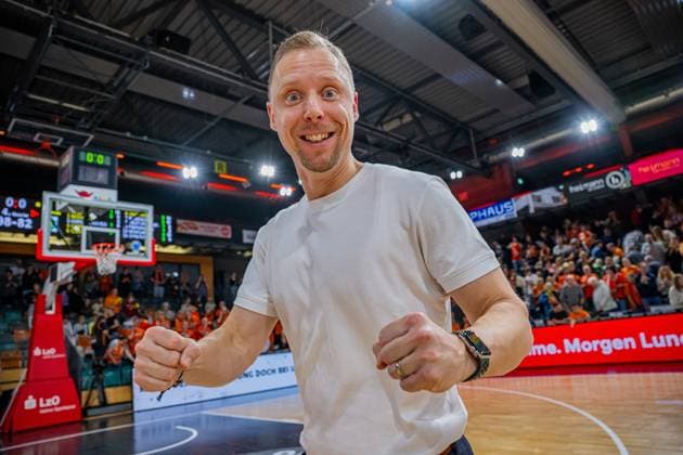 Basketball FIBA Europe Cup, Saison 2025 2026, Herren, Hauptrunde, Gruppenphase, 2. Spieltag, 22.10.2025, RASTA Vechta - Sporting CP Lisabon Christian Held (Head-Coach - RASTA Vechta) nach der Partie Vechta RASTA Dome Niedersachsen Deutschland