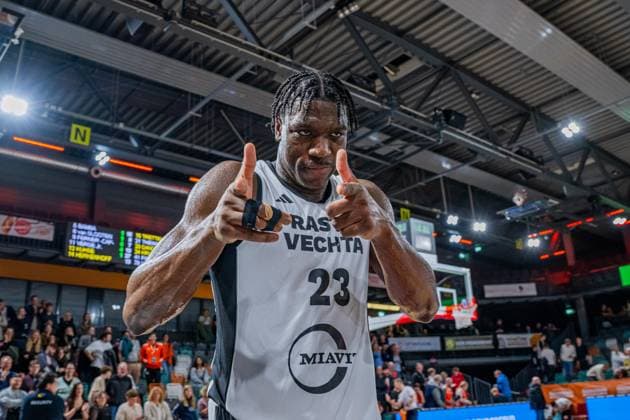 Basketball FIBA Europe Cup, Saison 2025 2026, Herren, Hauptrunde, Gruppenphase, 2. Spieltag, 22.10.2025, RASTA Vechta - Sporting CP Lisabon Malcolm Dandridge ( 23 - RASTA Vechta) nach der Partie Vechta RASTA Dome Niedersachsen Deutschland
