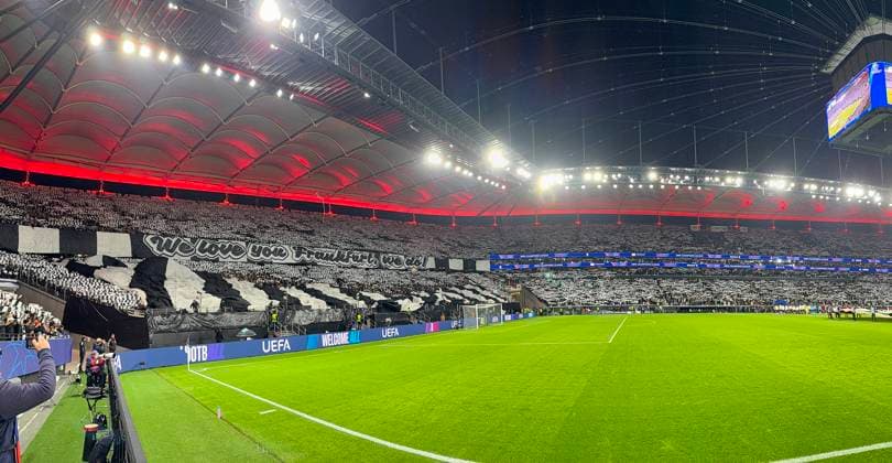 Choreographie der Eintracht Fans We love you Frankfurt, we do - Frankfurt 22.10.2025: Eintracht Frankfurt vs. FC Liverpool, Deutsche Bank Park, UEFA Champions League