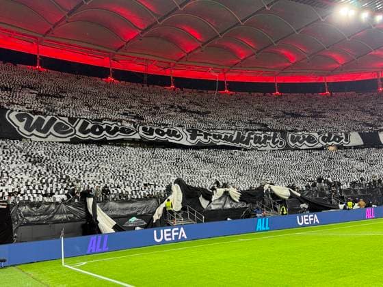 Choreographie der Eintracht Fans We love you Frankfurt, we do - Frankfurt 22.10.2025: Eintracht Frankfurt vs. FC Liverpool, Deutsche Bank Park, UEFA Champions League