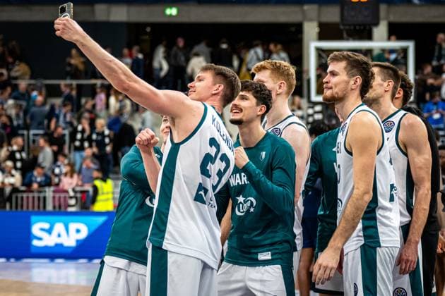 BCL: MLP Academics Heidelberg - Legia Warszawa; 22.10.2025 Jubel nach dem Sieg von Maksymilian Wilczek (32; Legia Warszawa), Michal Kolenda (23; Legia Warszawa) und Shane Hunter (40; Legia Warszawa) Basketball Champions League: MLP Academics Heidelberg – Legia Warszawa, 22.10.2025 at SNP-Dome, Heidelberg. Basketball Champions League: MLP Academics Heidelberg – Legia Warszawa, 22.10.2025 at SNP-Dome, Heidelberg. Copyright: xBEAUTIFULxSPORTS Gelhardtx