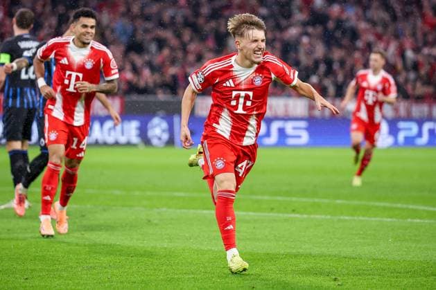 22.10.2025, Fußball, UEFA Champions League, FC Bayern München - Club Brügge, Allianz Arena, Saison 2025 2026: Torjubel nach dem Tor zum 1:0 durch Torschütze Lennart Karl (FC Bayern Muenchen 42) Regulations prohibit any use of photographs as image sequences and or quasi-video. Bayern Deutschland