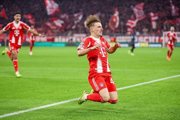 22.10.2025, Fußball, UEFA Champions League, FC Bayern München - Club Brügge, Allianz Arena, Saison 2025 2026: Torjubel nach dem Tor zum 1:0 durch Torschütze Lennart Karl (FC Bayern Muenchen 42) Regulations prohibit any use of photographs as image sequences and or quasi-video. Bayern Deutschland