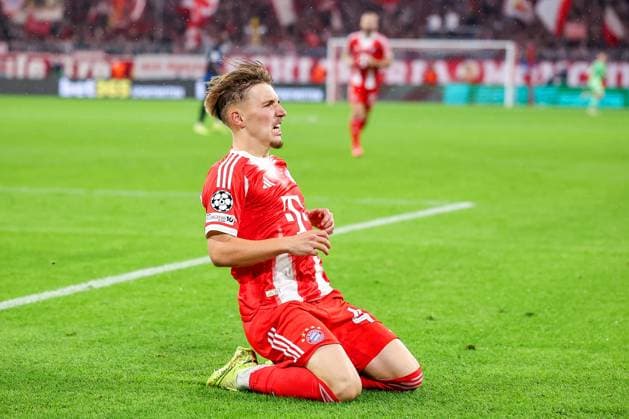 22.10.2025, Fußball, UEFA Champions League, FC Bayern München - Club Brügge, Allianz Arena, Saison 2025 2026: Torjubel nach dem Tor zum 1:0 durch Torschütze Lennart Karl (FC Bayern Muenchen 42) Regulations prohibit any use of photographs as image sequences and or quasi-video. Bayern Deutschland