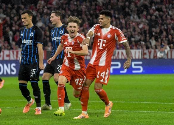 22.10.2025, xemx, Fussball UEFA Champions League, FC Bayern Muenchen - Club Brügge v.l. Lennart Karl (FC Bayern Muenchen) Jubel, Torjubel, celebrate the goal, jubelt ueber das Tor zum 1:0 (DFL DFB REGULATIONS PROHIBIT ANY USE OF PHOTOGRAPHS as IMAGE SEQUENCES and or QUASI-VIDEO) Muenchen