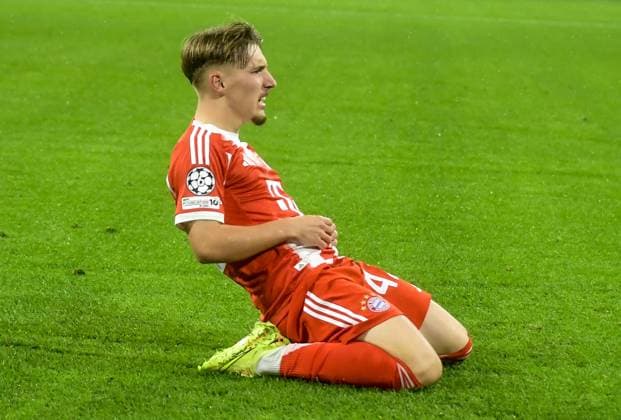 22.10.2025, xemx, Fussball UEFA Champions League, FC Bayern Muenchen - Club Brügge v.l. Lennart Karl (FC Bayern Muenchen) Jubel, Torjubel, celebrate the goal, jubelt ueber das Tor zum 1:0 (DFL DFB REGULATIONS PROHIBIT ANY USE OF PHOTOGRAPHS as IMAGE SEQUENCES and or QUASI-VIDEO) Muenchen