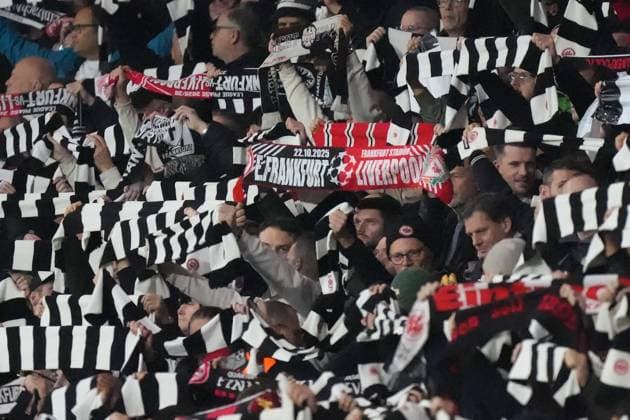 Fans von Eintracht Frankfurt - Frankfurt 22.10.2025: Eintracht Frankfurt vs. FC Liverpool, Deutsche Bank Park, UEFA Champions League