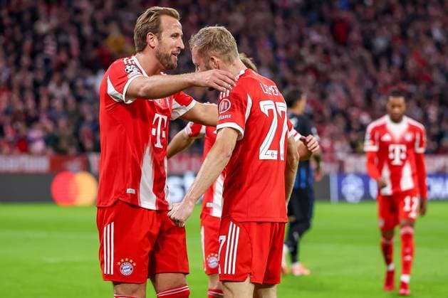22.10.2025, Fußball, UEFA Champions League, FC Bayern München - Club Brügge, Allianz Arena, Saison 2025 2026: Torjubel nach dem Tor zum 2:0 durch Torschütze Harry Kane (FC Bayern Muenchen 09) zusammen mit Konrad Laimer (FC Bayern Muenchen 27) Regulations prohibit any use of photographs as image sequences and or quasi-video. Bayern Deutschland