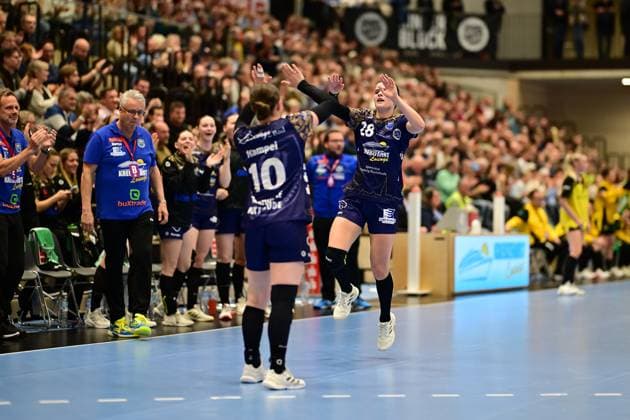 Handball I Frauen I Saison 2025-2026 I 1. HBF I 6. Spieltag I Buxtehuder SV - Borussia Dortmund I 22.10.2025 Anika Hampel (10, Buxtehuder Sportverein) Teresa von Prittwitz (28, Buxtehuder Sportverein) Buxtehude Halle Nord Niedersachsen Deutschland Copyright: xLobeca FelixxSchlikisx