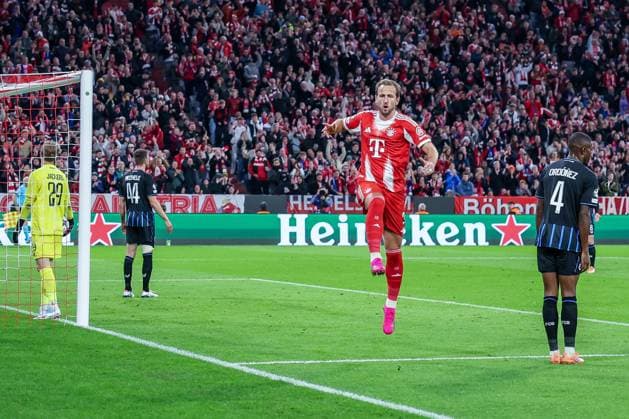 Jubel bei Harry Kane 9 (FC Bayern Muenchen) nach dem 2:0, FC Bayern Muenchen vs. Club Brugge, Fussball, Maenner, UEFA Champions League, Saison 2025 2026, Allianz Arena, 3. Spieltag, 22.10.2025 Muenchen Bayern Deutschland