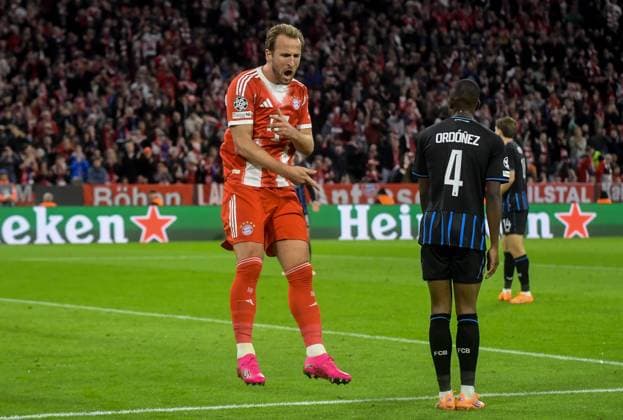 22.10.2025, xemx, Fussball UEFA Champions League, FC Bayern Muenchen - Club Brügge v.l. Harry Kane (FC Bayern Muenchen) Jubel, Torjubel, celebrate the goal, jubelt ueber das Tor zum 2:0 (DFL DFB REGULATIONS PROHIBIT ANY USE OF PHOTOGRAPHS as IMAGE SEQUENCES and or QUASI-VIDEO) Muenchen
