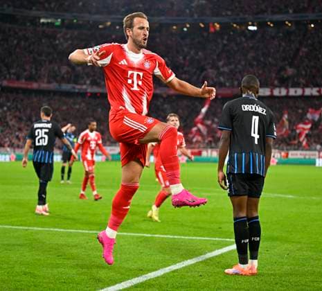 22.10.2025, Fussball UEFA Championsleague 2025 2026: Vorrunde 3.Spieltag, FC Bayern München - Club Brügge, in der Allianz-Arena München. v.l. Harry Kane (FC Bayern München) jubelt