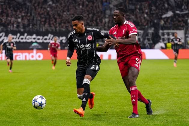2025-10-22 Eintracht Frankfurt v Liverpool FC - UEFA Champions League 2025 26 League Phase MD3 FRANKFURT AM MAIN, GERMANY - OCTOBER 22: Ansgar Knauff of Eintracht Frankfurt battles for possession with Ibrahima Konate of Liverpool FC during the UEFA Champions League 2025 26 League Phase MD3 match between Eintracht Frankfurt and Liverpool FC at Deutsche Bank Park on October 22, 2025 in Frankfurt am Main, Germany. Frankfurt am Main Deutsche Bank Park Germany Content not available for redistribution in The Netherlands directly or indirectly through any third parties. Copyright: xAndrexWeeningx