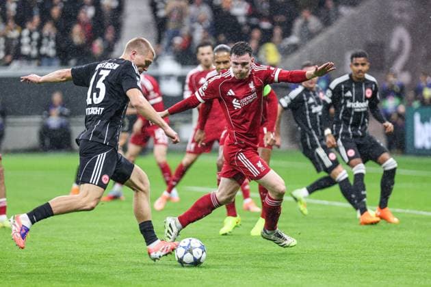 Rasmus Kristensen (Eintracht Frankfurt,13) mit dem Schuss zum Tor UEFA Champions League, 3. Spieltag: Eintracht Frankfurt - FC Liverpool am 22.10.25 in Deutsche Bank Park, Frankfurt Frankfurt Deutsche Bank Park Frankfurt Deutschland Copyright: xAlfioxMarinox