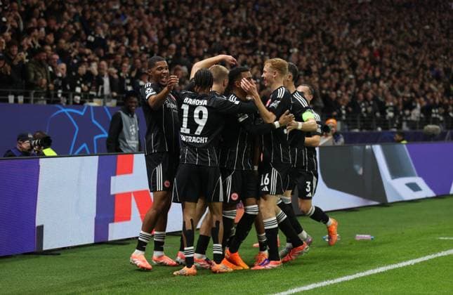 22.10.2025, Fussball UEFA Champions League, Eintracht Frankfurt - Liverpool FC, emonline, emspor, v.l., Torjubel zum 1:0 durch Rasmus Kristensen (Eintracht Frankfurt), Goal celebration, celebrate the goal DFL DFB REGULATIONS PROHIBIT ANY USE OF PHOTOGRAPHS AS IMAGE SEQUENCES AND OR QUASI-VIDEO. xdcx Copyright: HMBxMedia Claus