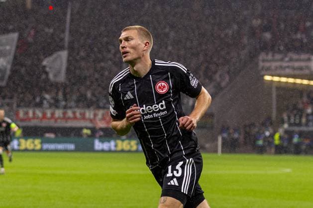Football - UEFA Champions League - League Phase - Eintracht Frankfurt v Liverpool FC FRANKFURT, GERMANY - Wednesday, October 22, 2025: Eintracht Frankfurt s Rasmus Kristensen celebrates after scoring the first goal during the UEFA Champions League match between Eintracht Frankfurt and Liverpool FC at the Waldstadion. (Photo by David Rawcliffe Propaganda) FRANKFURT Waldstadion HESSE GERMANY  Copyright: xDavidxRawcliffex P2025-10-22-Frankfurt_Liverpool-41
