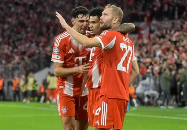 22.10.2025, xemx, Fussball UEFA Champions League, FC Bayern Muenchen - Club Brügge v.l. Luis Diaz (FC Bayern Muenchen) Jubel, Torjubel, celebrate the goal, jubelt ueber das Tor zum 3:0 (DFL DFB REGULATIONS PROHIBIT ANY USE OF PHOTOGRAPHS as IMAGE SEQUENCES and or QUASI-VIDEO) Muenchen