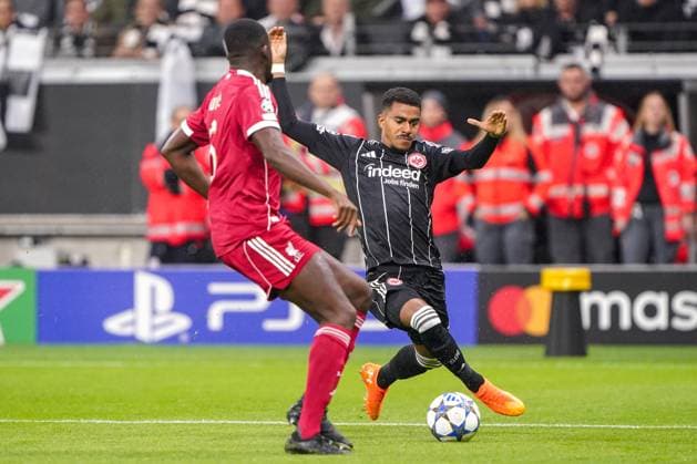 2025-10-22 Eintracht Frankfurt v Liverpool FC - UEFA Champions League 2025 26 League Phase MD3 FRANKFURT AM MAIN, GERMANY - OCTOBER 22: Ansgar Knauff of Eintracht Frankfurt runs with the ball during the UEFA Champions League 2025 26 League Phase MD3 match between Eintracht Frankfurt and Liverpool FC at Deutsche Bank Park on October 22, 2025 in Frankfurt am Main, Germany. Frankfurt am Main Deutsche Bank Park Germany Content not available for redistribution in The Netherlands directly or indirectly through any third parties. Copyright: xAndrexWeeningx