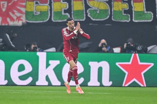 22.10.2025, Fussball, Champions League, 3. Spieltag Saison 2025 2026, Eintracht Frankfurt - FC Liverpool, Hugo EkitikÃ (FC Liverpool) freut sich über das Tor zum 1:1 und entschuldigt sich bei den Fans von Eintracht Frankfurt dafür, xRHR-FOTO TKx Copyright: RHR-FOTOx RHR-FOTO TK