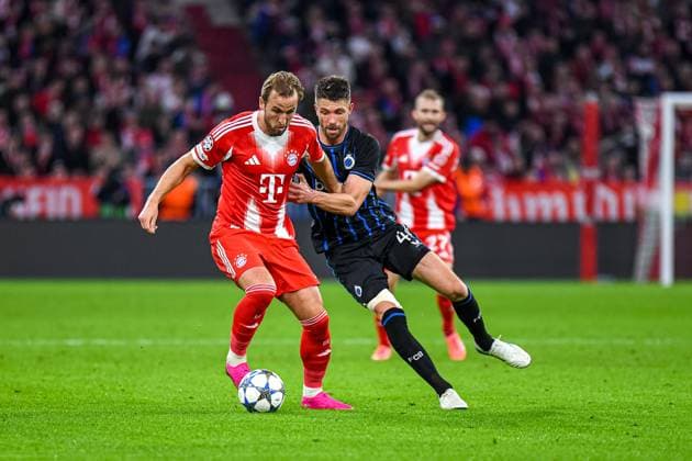 Harry Kane (9 Bayern) und Brandon Mechele (44 Brügge) in Aktion beim Champions Leaguespiel FC Bayern München - Club Bürgge am 22.10.2025. München Allianz Arena Bayern Deutschland