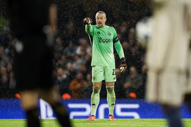 LONDON - Ajax goalkeeper Remco Pasveer during the UEFA Champions League match between Chelsea FC and AFC Ajax at Stamford Bridge on October 22, 2025, in London, United Kingdom. ANP MAURICE VAN STEEN UEFA Champions League 2025-2026 xVIxANPxSportx xxANPxIVx 539991239 originalFilename: 539991239.jpg