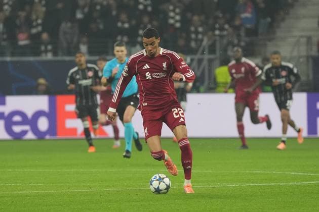 Alleingang des Ex-Frankfurters Hugo Ekitike (Liverpool FC) zum Tor zum 1:1 Ausgleich - Frankfurt 22.10.2025: Eintracht Frankfurt vs. FC Liverpool, Deutsche Bank Park, UEFA Champions League