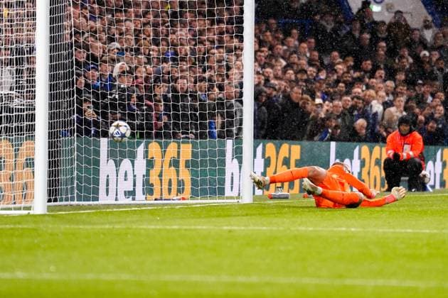 2025-10-22 Chelsea FC v AFC Ajax - UEFA Champions League 2025 26 League Phase MD3 LONDON, UNITED KINGDOM - OCTOBER 22: Goalkeeper Filip Jorgensen of Chelsea FC unable to deflect goal of Wout Weghorst of AFC Ajax during the UEFA Champions League 2025 26 League Phase MD3 match between Chelsea FC and AFC Ajax at Stamford Bridge on October 22, 2025 in London, England. London Stamford Bridge United Kingdom Content not available for redistribution in The Netherlands directly or indirectly through any third parties. Copyright: xJorisxVerwijstx