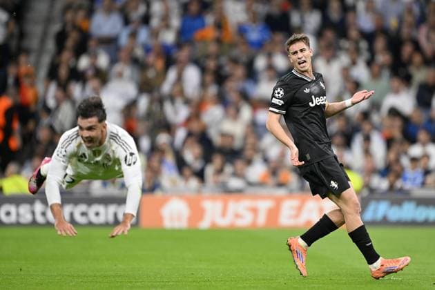 Real Madrid v Juventus - UEFA Champions League MADRID, SPAIN - OCTOBER 22: Kenan Yildiz (R) of Juventus reacts during the UEFA Champions League Week 3 match between Real Madrid and Juventus at Santiago Bernabeu Stadium in Madrid, Spain, on October 22, 2025. Burak Akbulut Anadolu Madrid Spain. Editorial use only. Please get in touch for any other usage.  Copyright: x2025xAnadoluxBurakxAkbulutx